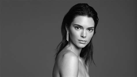 kendall jenner naked|Kendall Jenner Frees the Nipple and Poses Topless for Her .